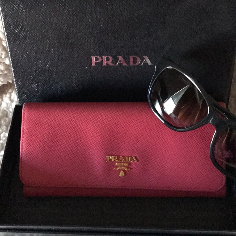 PRADA saffiano wallet
